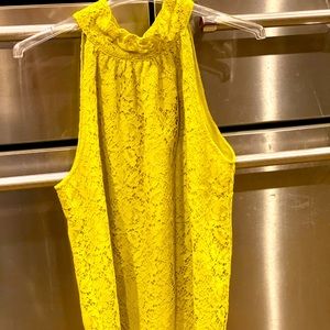 Sleeveless lace shirt